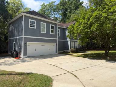Main picture of 394 Prince St