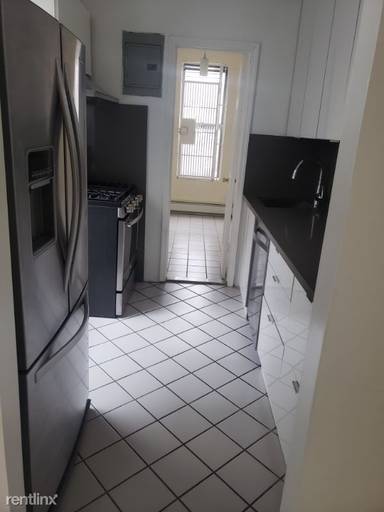 Main picture of 244 W 106th St