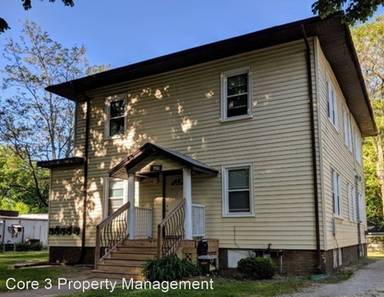 Main picture of 702 N Oak St