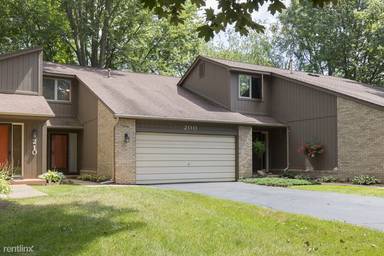 Main picture of 200 Woodstone Rd