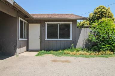 Main picture of 740 E Orange Ave