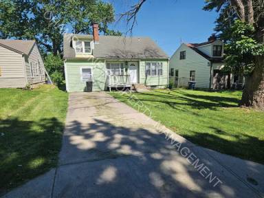 Main picture of 7443 Wabash Ave