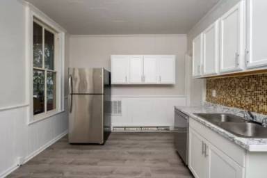 Main picture of 649 4th St