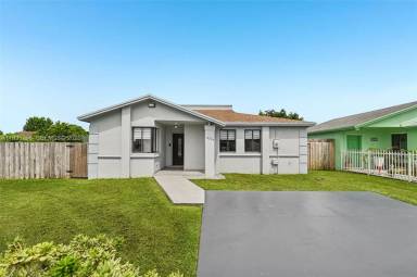 Main picture of 12237 SW 193rd St