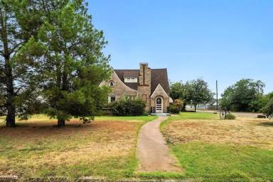 Main picture of 1781 University Blvd