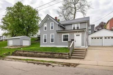 Main picture of 976 Oak St