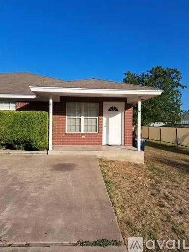 Main picture of 801 N Rhomberg St