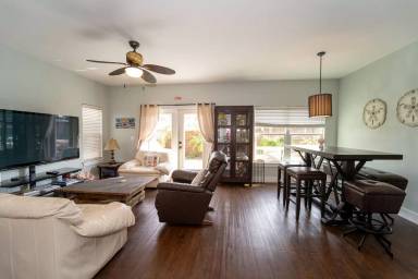 Main picture of 228 Herada St