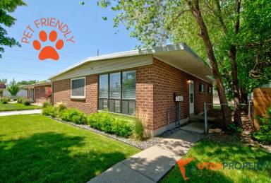 Main picture of 1215 N Victoria Way