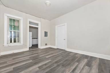 Main picture of 220 Summit Ave