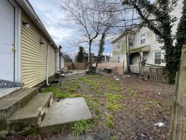 Main picture of 225-227-229-231 Gibbon St