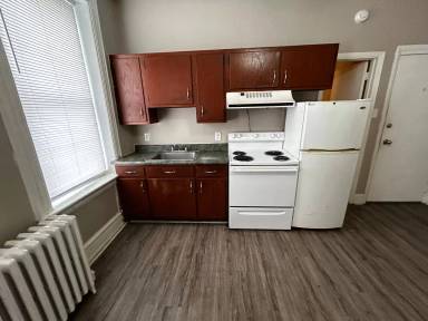 Main picture of 830 Scull St
