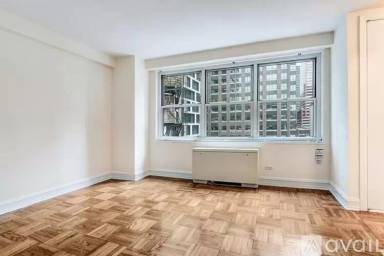 Main picture of 400 E 71st St Apartments