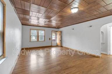 Main picture of 3417 Eminence Blvd