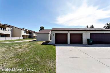 Main picture of 909 Indian Hills Dr