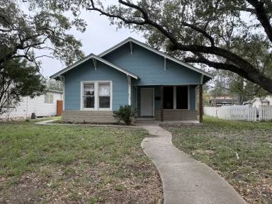 Main picture of 513 W Lee Ave