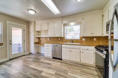 Main picture of 733 Gray Ave