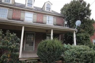Main picture of 1076 E Main St