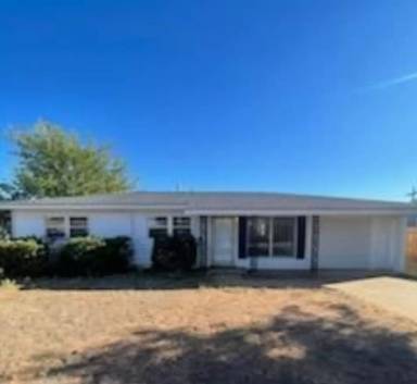 Main picture of 704 E Yucca Ln