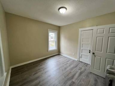 Main picture of 1475 Dwight St