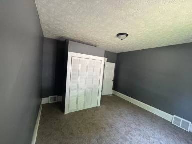 Main picture of 2048 W 95th St