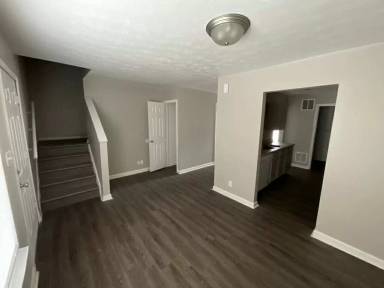 Main picture of 909 W 30th St