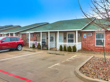 Main picture of 2040 E Memorial Rd