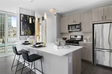 Main picture of 33 N Dearborn St