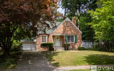 Main picture of 2424 Lambert Dr
