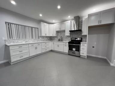 Main picture of 14728 Kingsbury St