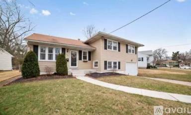 Main picture of 34 Kenwood Dr