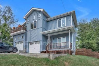 Main picture of 3212A Lincoln Ave