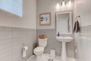 Main picture of 8580 Luse St