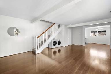 Main picture of 610 W Regent St