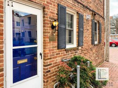 Main picture of 10 Snows Ct NW