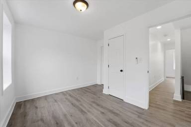 Main picture of 24 E Collom St