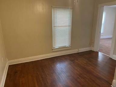 Main picture of 214 W 1st St
