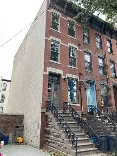 Main picture of 152 1/2 Coles St