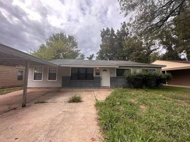 Main picture of 3301 Thunderbird Ln