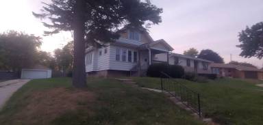 Main picture of 837 S 86th St