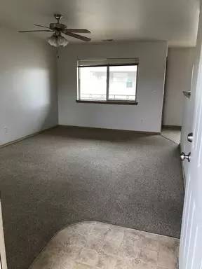 Main picture of 901 E Riggs St