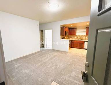 Main picture of 640 NE Garswood Ln