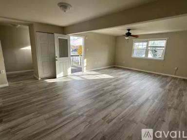 Main picture of 320 W 5th St