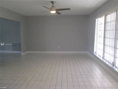 Main picture of 18510 Atlantic Blvd