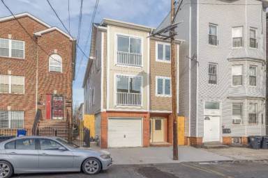 Main picture of 241 S 11 Street Ground