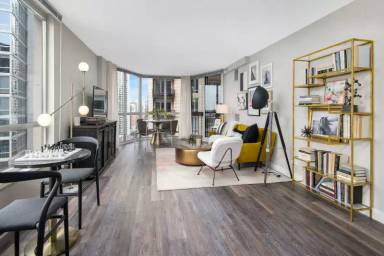 Main picture of 11 E Delaware Pl