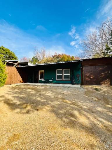 Main picture of 553 Cat Track Rd