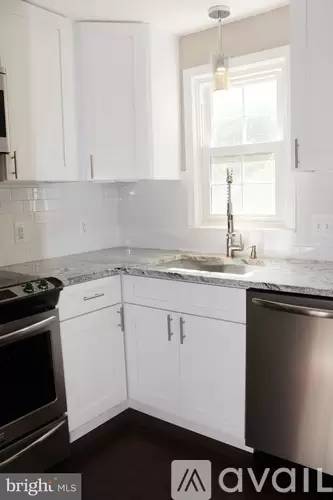Main picture of 2055 S Lincoln St