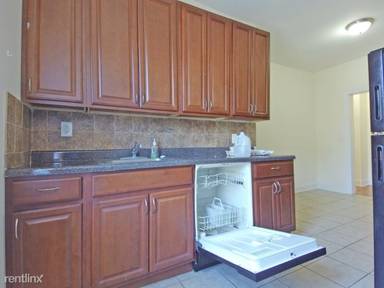 Main picture of 6415 Broadway