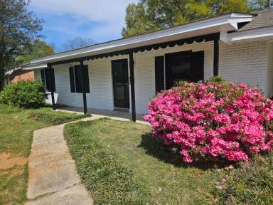 Main picture of 843 Greg Dr